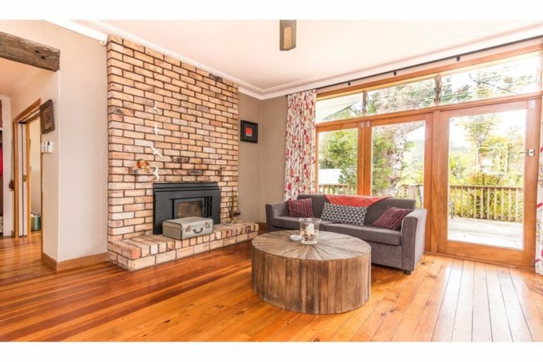Photo of property in 84 Otitori Bay Road, Titirangi, Auckland, 0604