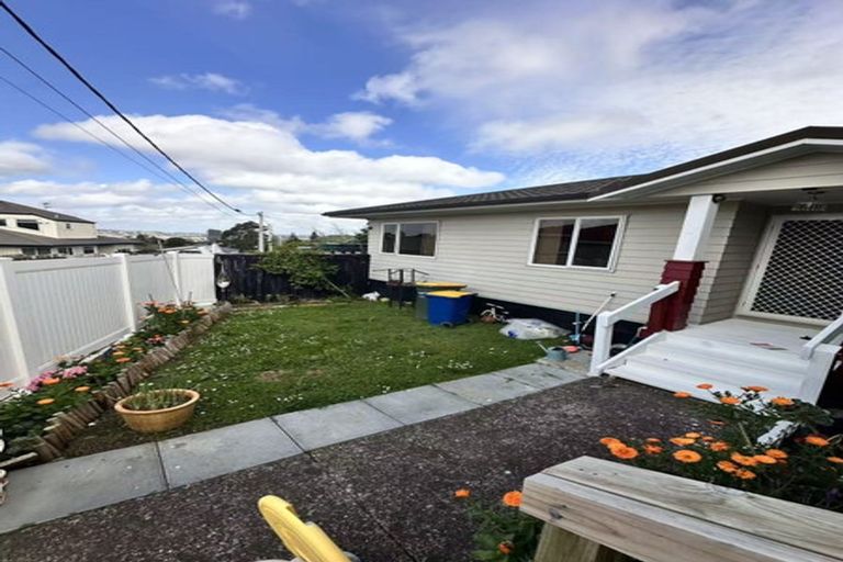 Photo of property in 41a Lynwood Road, New Lynn, Auckland, 0600