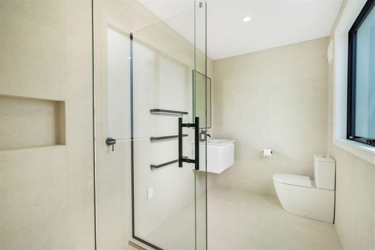 Photo of property in 10 Zita Avenue, Matakatia, Whangaparaoa, 0930