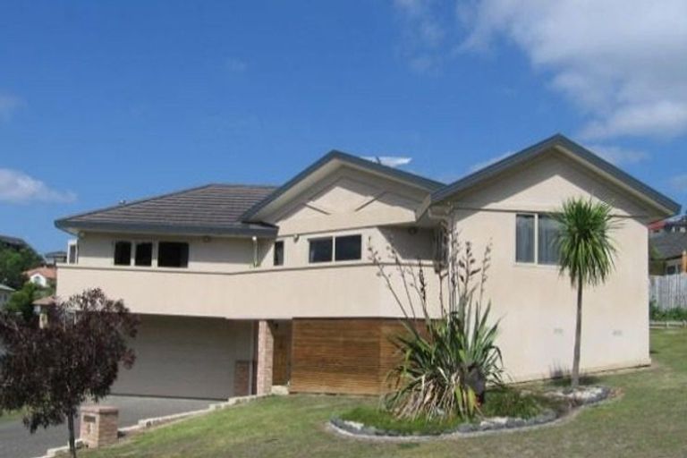 Photo of property in 4 Nottingham Place, Northcross, Auckland, 0630