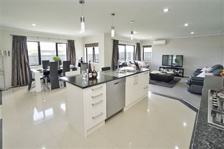 Photo of property in 14 Piwakawaka Court, Rototuna North, Hamilton, 3210