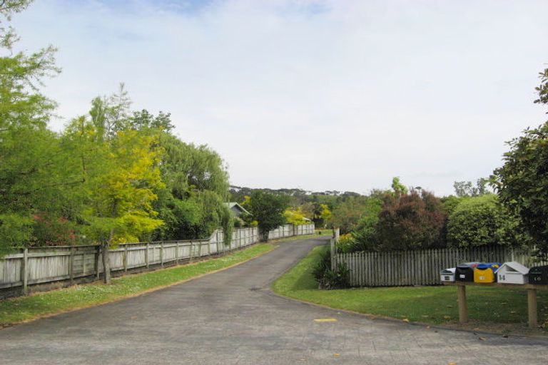 Photo of property in 10 Rosella Grove, Waimauku, 0812