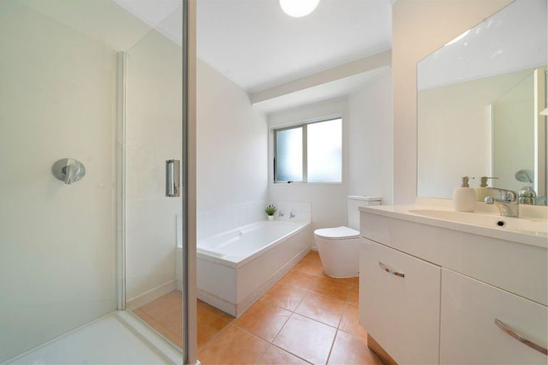 Photo of property in 5 Retreat Drive, Mangere, Auckland, 2022