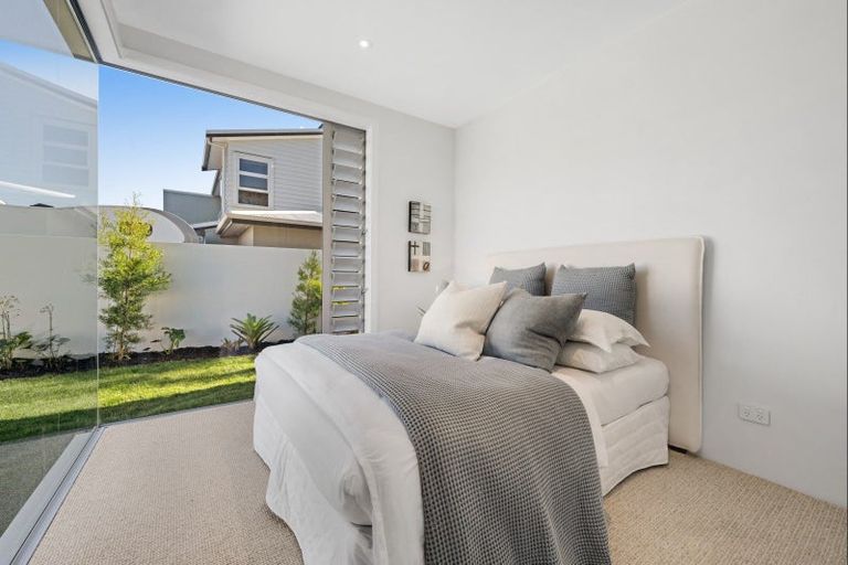 Photo of property in 25 Compass Way, Half Moon Bay, Auckland, 2012