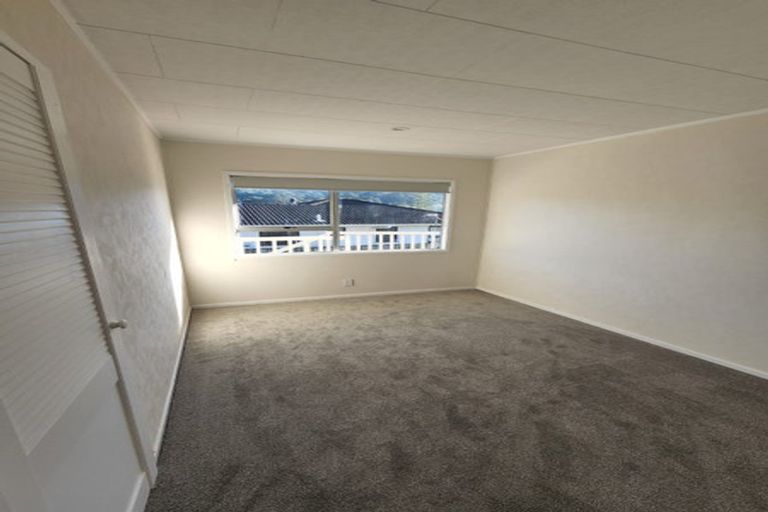 Photo of property in 82 Lynn Road, Bayview, Auckland, 0629