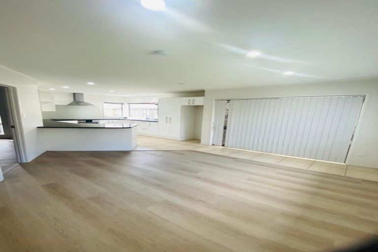 Photo of property in 136 Everglade Drive, Totara Heights, Auckland, 2105