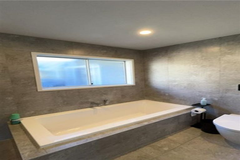Photo of property in 46a Edgecombe Street, Newlands, Wellington, 6037