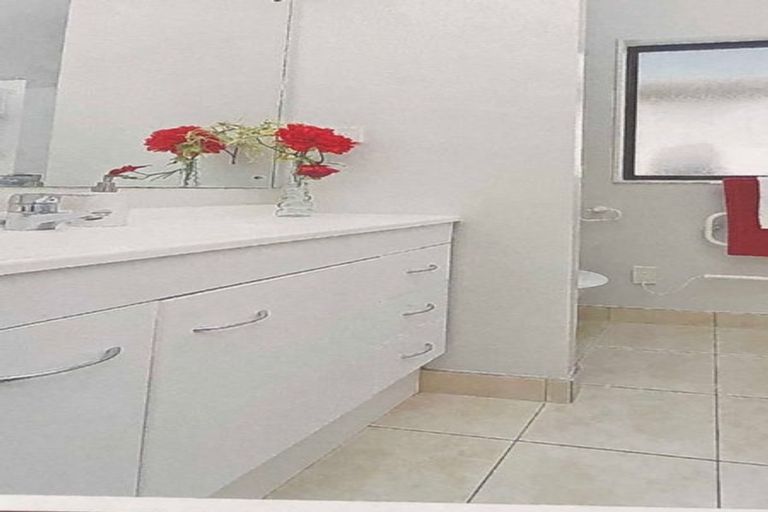 Photo of property in 72 Tiger Drive, Golflands, Auckland, 2013