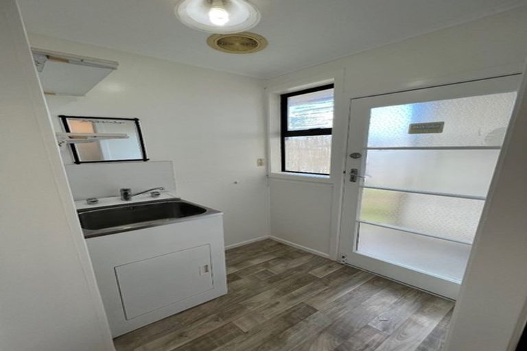 Photo of property in 2/65 Astley Avenue, New Lynn, Auckland, 0600