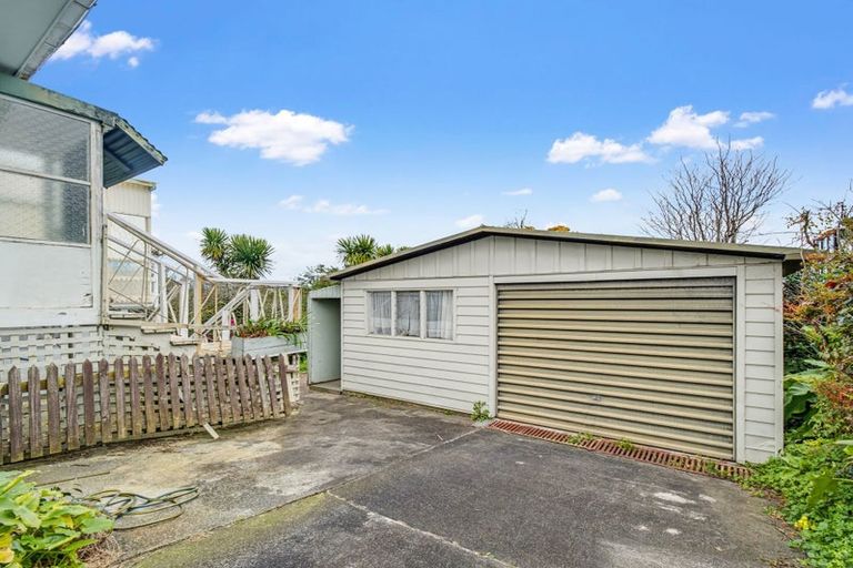 Photo of property in 11 Albatross Road, Red Beach, 0932