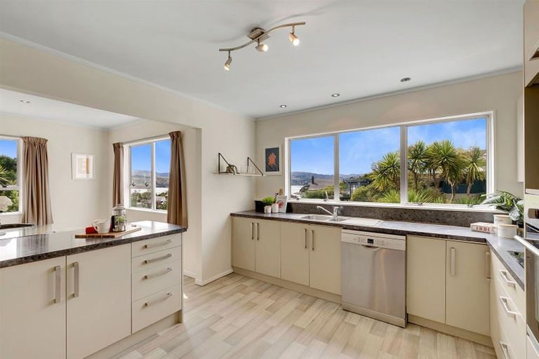 Photo of property in 34 Oak Avenue, Paremata, Porirua, 5024