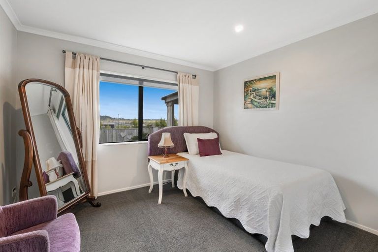 Photo of property in 14 Kingfisher Road, Silverdale, 0932