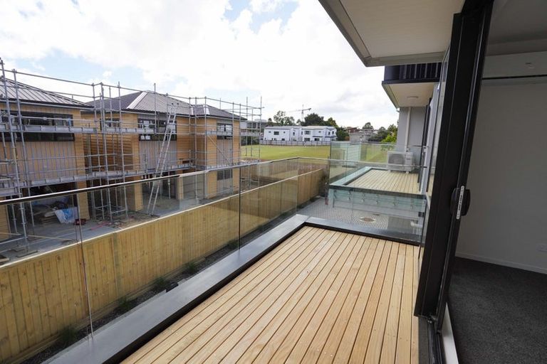 Photo of property in 5/19 Kingdale Road, Henderson, Auckland, 0610