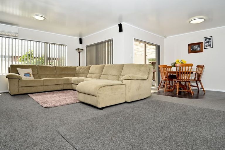 Photo of property in 13 Waimoko Glen, Swanson, Auckland, 0612