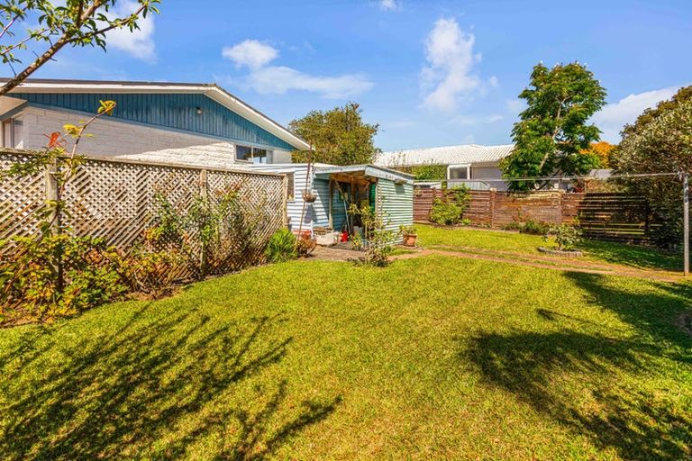 Photo of property in 11 Newland Grove, Henderson, Auckland, 0610