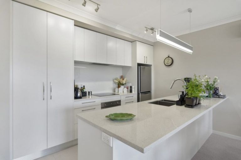 Photo of property in 6 Rewa Rewa Lane, Orewa, 0931