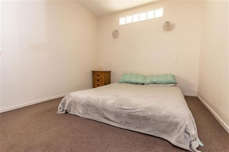 Photo of property in 8 Dorothy Road, Laingholm, Auckland, 0604