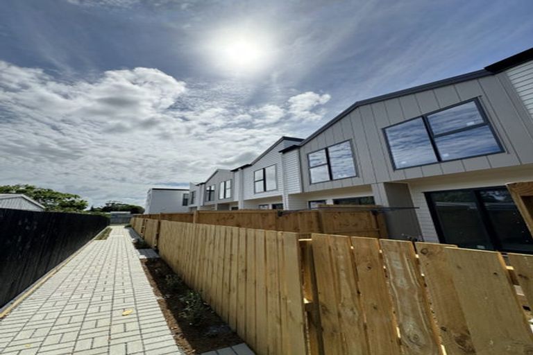 Photo of property in 1/3 Harwell Place, Mangere, Auckland, 2022