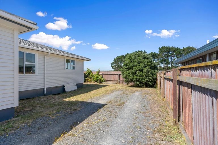 Photo of property in 4 Alan Lindsay Avenue, Waitarere Beach, Levin, 5510
