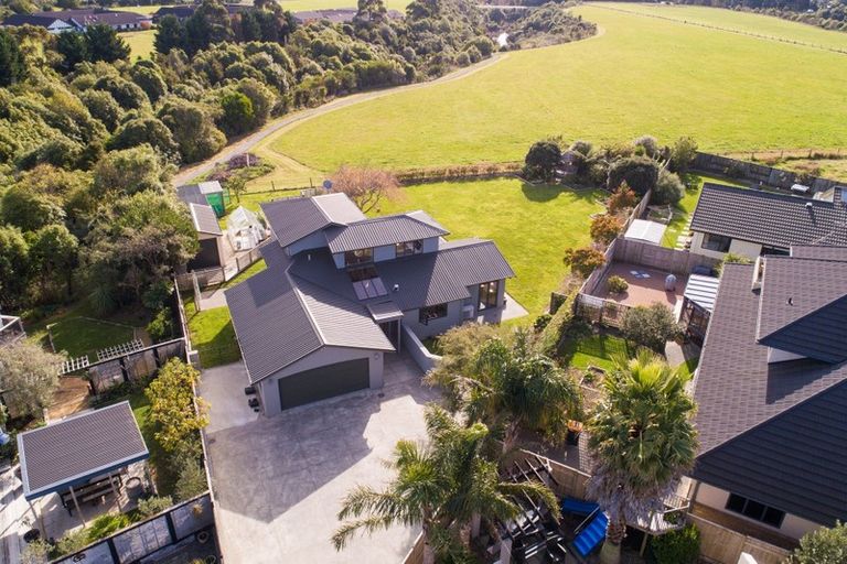 Photo of property in 27 Abby Road, Fitzherbert, Palmerston North, 4410