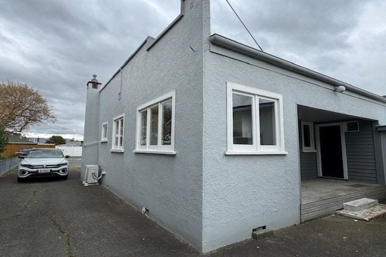 Photo of property in 437 Featherston Street, Palmerston North, 4414