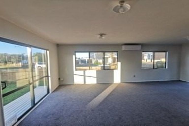 Photo of property in 28 Barneys Farm Road, Clendon Park, Auckland, 2103