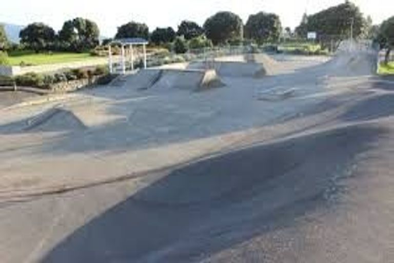 Photo of property in 27 Golf Road, Paraparaumu Beach, Paraparaumu, 5032