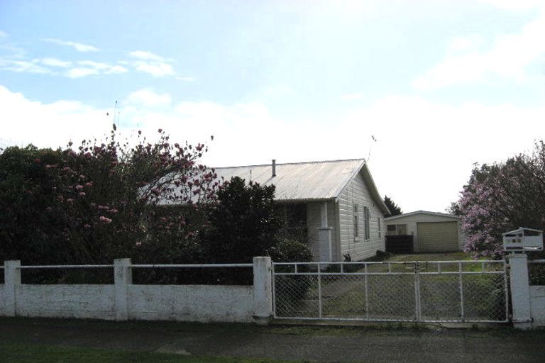Photo of property in 643 Queen Street East, Levin, 5510