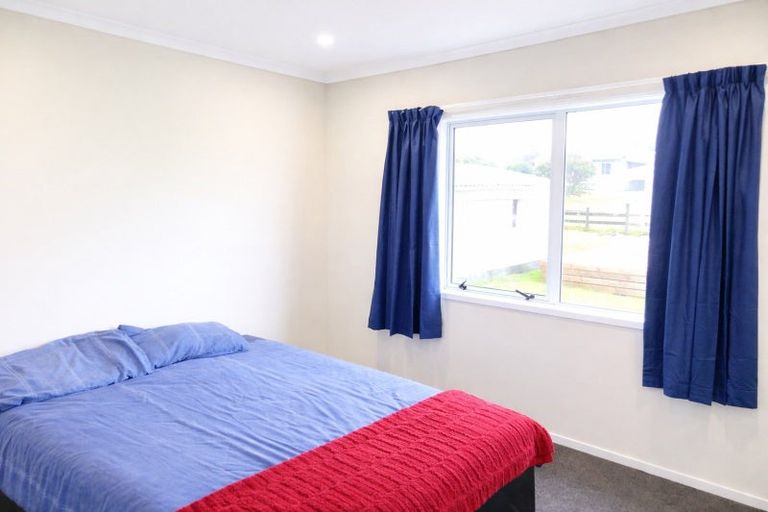Photo of property in 19a Mackenzie Street, Te Atatu South, Auckland, 0610