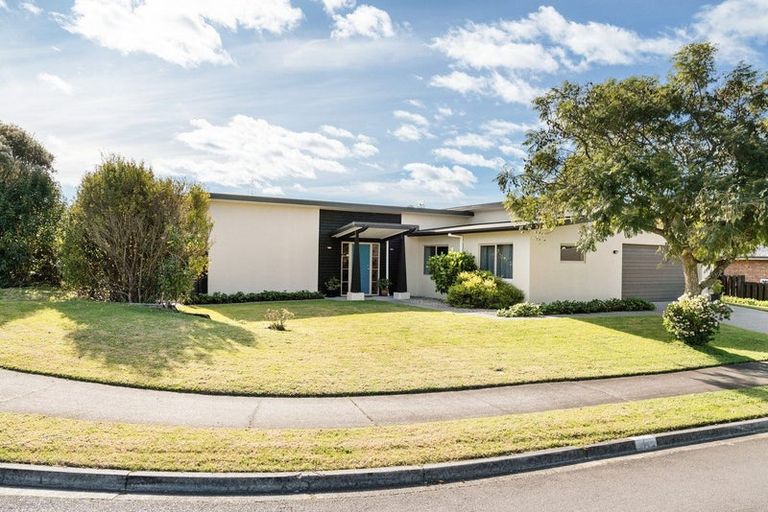 Photo of property in 47 Oteki Park Drive, Welcome Bay, Tauranga, 3112