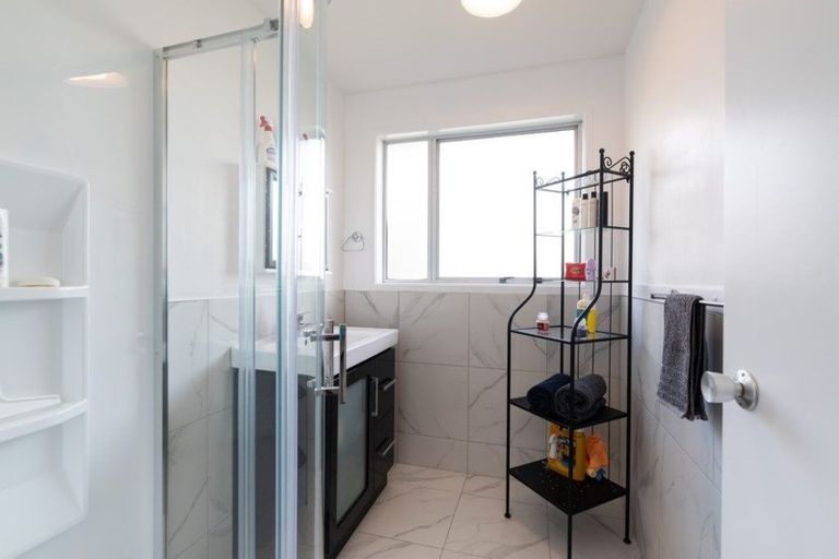 Photo of property in 2/27 Spence Road, Henderson, Auckland, 0612