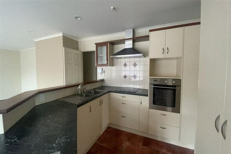 Photo of property in 2 Byblos Place, The Gardens, Auckland, 2105