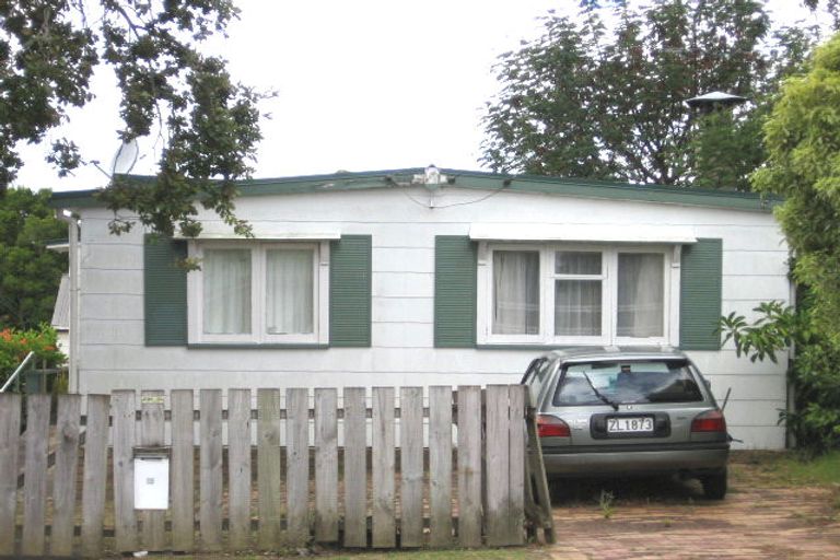 Photo of property in 1/15 Cresta Avenue, Beach Haven, Auckland, 0626