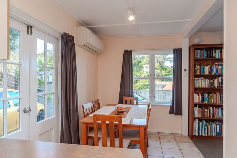 Photo of property in 64 Salford Street, Newlands, Wellington, 6037