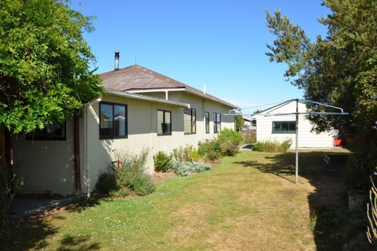 Photo of property in 90 Rhodes Street, Waimate, 7924