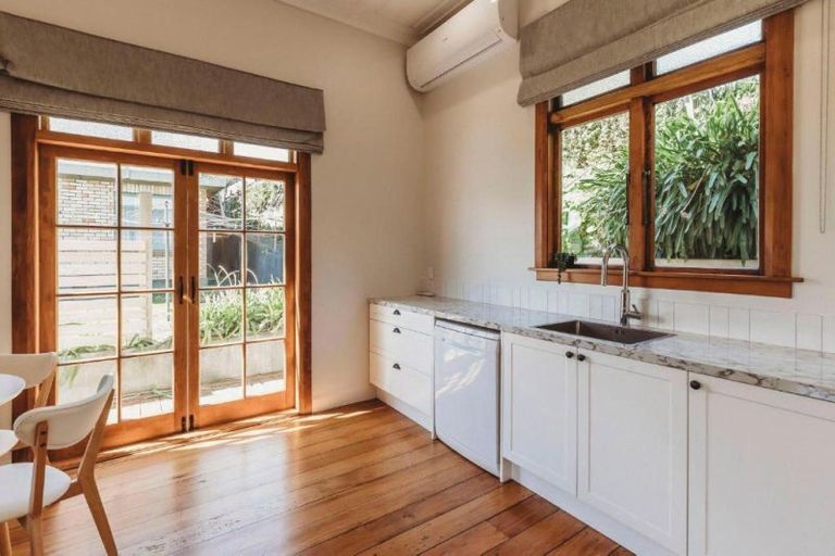 Photo of property in 51 Vivian Street, New Plymouth, 4310