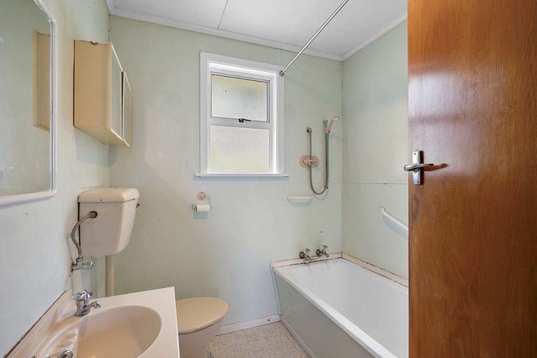 Photo of property in 31 Simons Street, Moturoa, New Plymouth, 4310