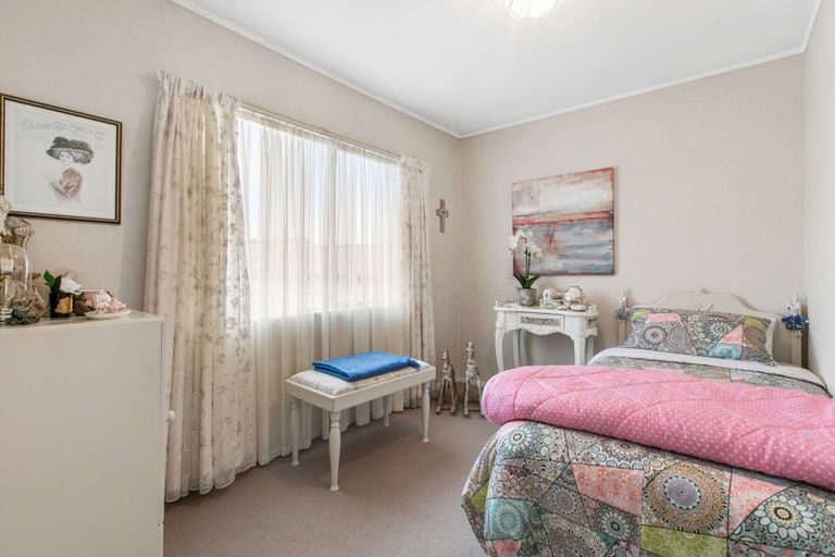 Photo of property in 1 Barcroft Place, Clendon Park, Auckland, 2103