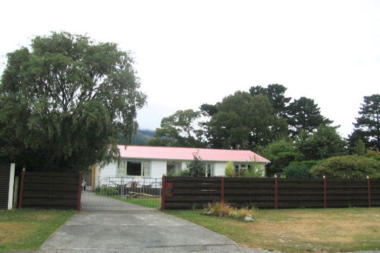 Photo of property in 3 Paton Street, Maymorn, Upper Hutt, 5018