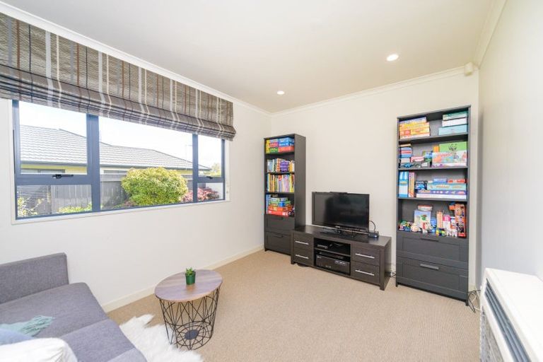 Photo of property in 100 Summerhill Drive, Fitzherbert, Palmerston North, 4410