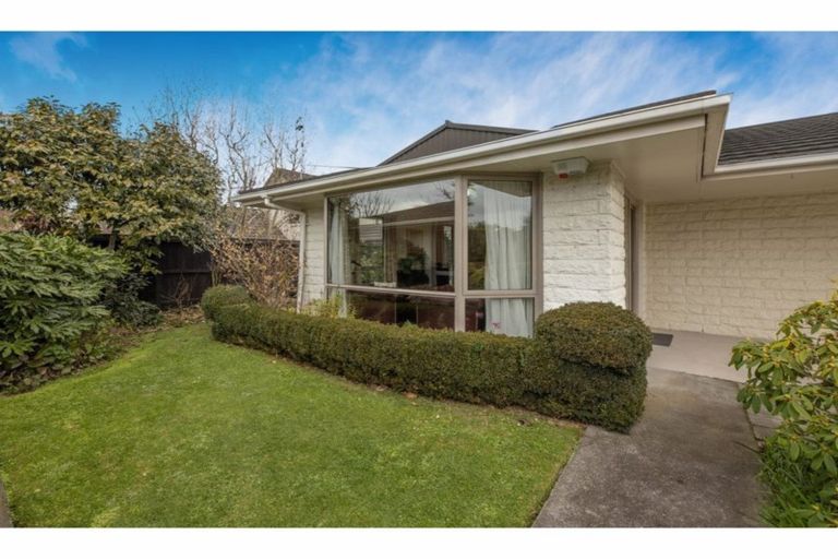 Photo of property in 2/2a Chilcombe Street, Ilam, Christchurch, 8041