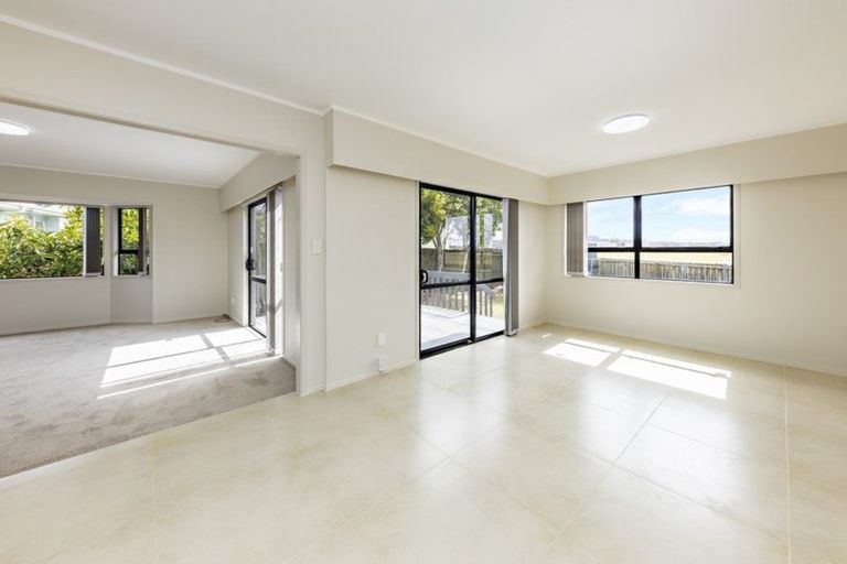 Photo of property in 26 Secretariat Place, Randwick Park, Auckland, 2105