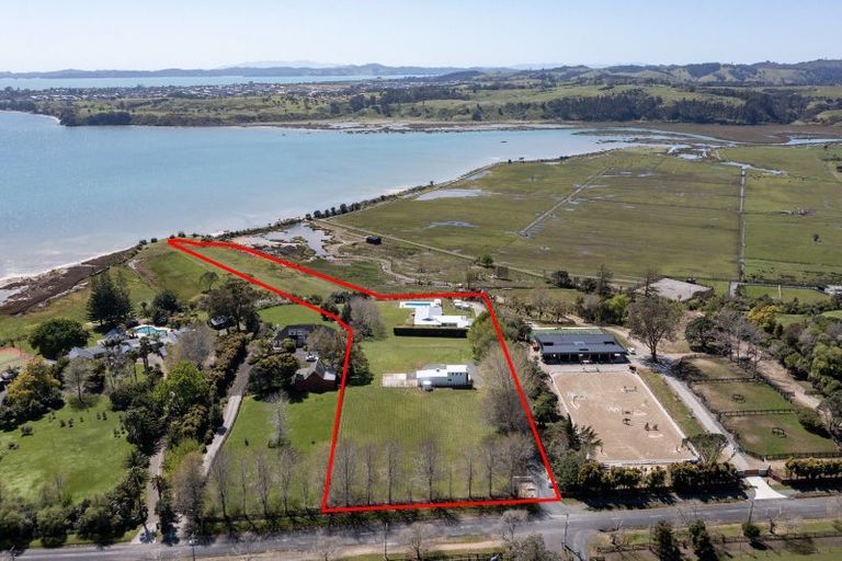 Photo of property in 339 Clifton Road, Whitford, Howick, 2571