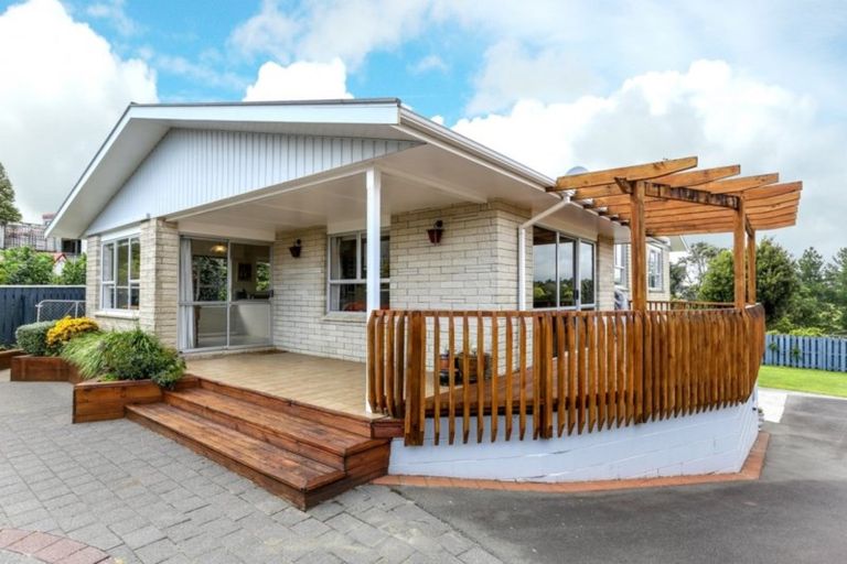 Photo of property in 18b John Guthrie Place, Merrilands, New Plymouth, 4312