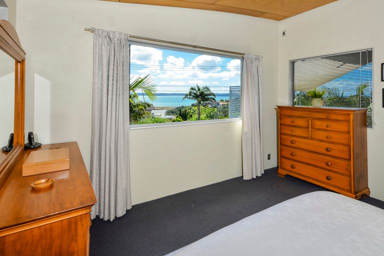 Photo of property in 2/19 Tindalls Bay Road, Tindalls Beach, Whangaparaoa, 0930