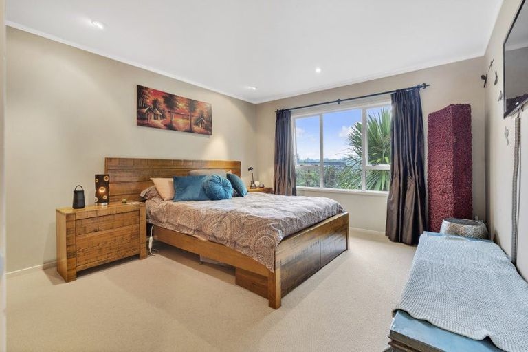 Photo of property in 31 Robbies Road, Shelly Park, Auckland, 2014