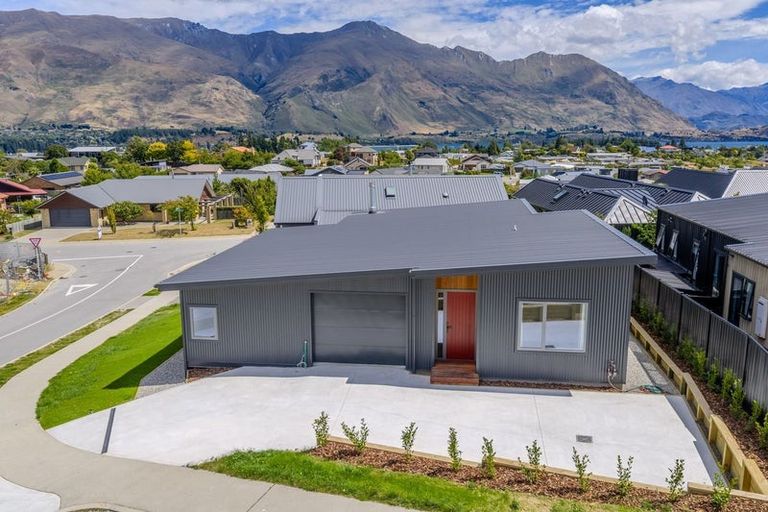 Photo of property in 3 Landsborough Lane, Wanaka, 9305