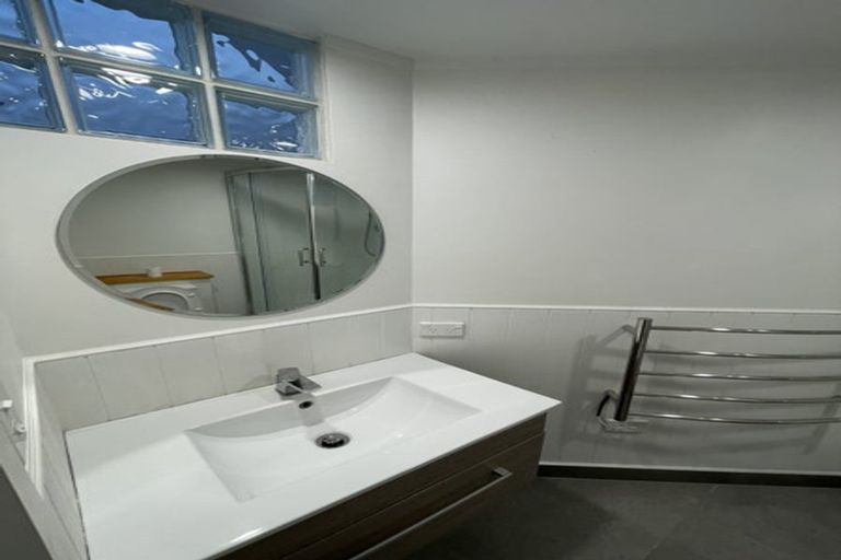 Photo of property in 2 Aotearoa Terrace, Murrays Bay, Auckland, 0630