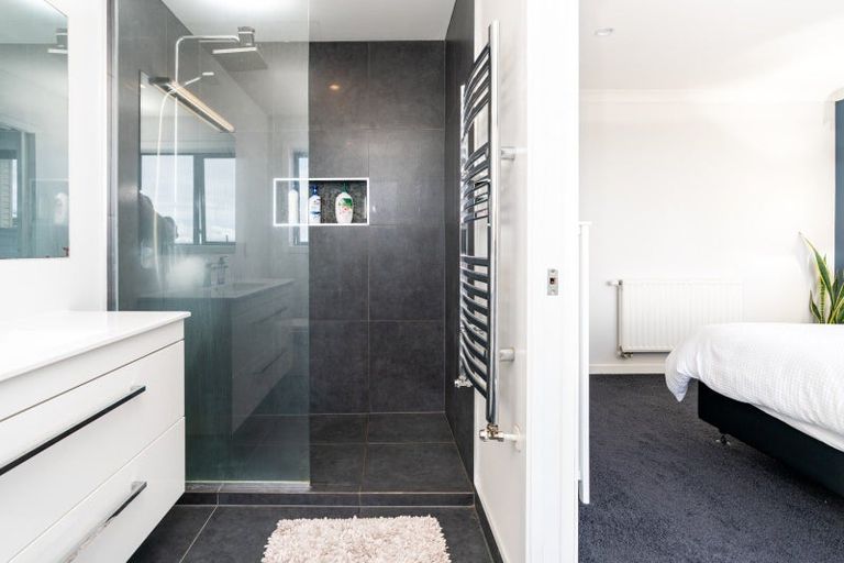 Photo of property in 79 Spenmoor Street, Newlands, Wellington, 6037