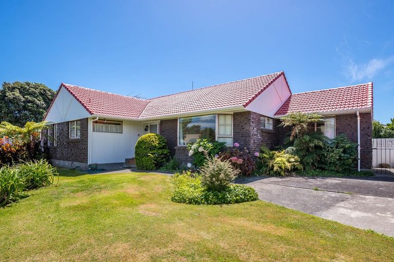 Photo of property in 16 Richmond Avenue, Waikanae, 5036